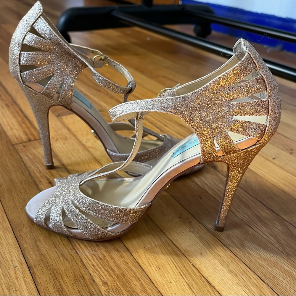 Blue by Betsey Johnson Rose Gold Sparkle Heeled Sandle, Size 7.5